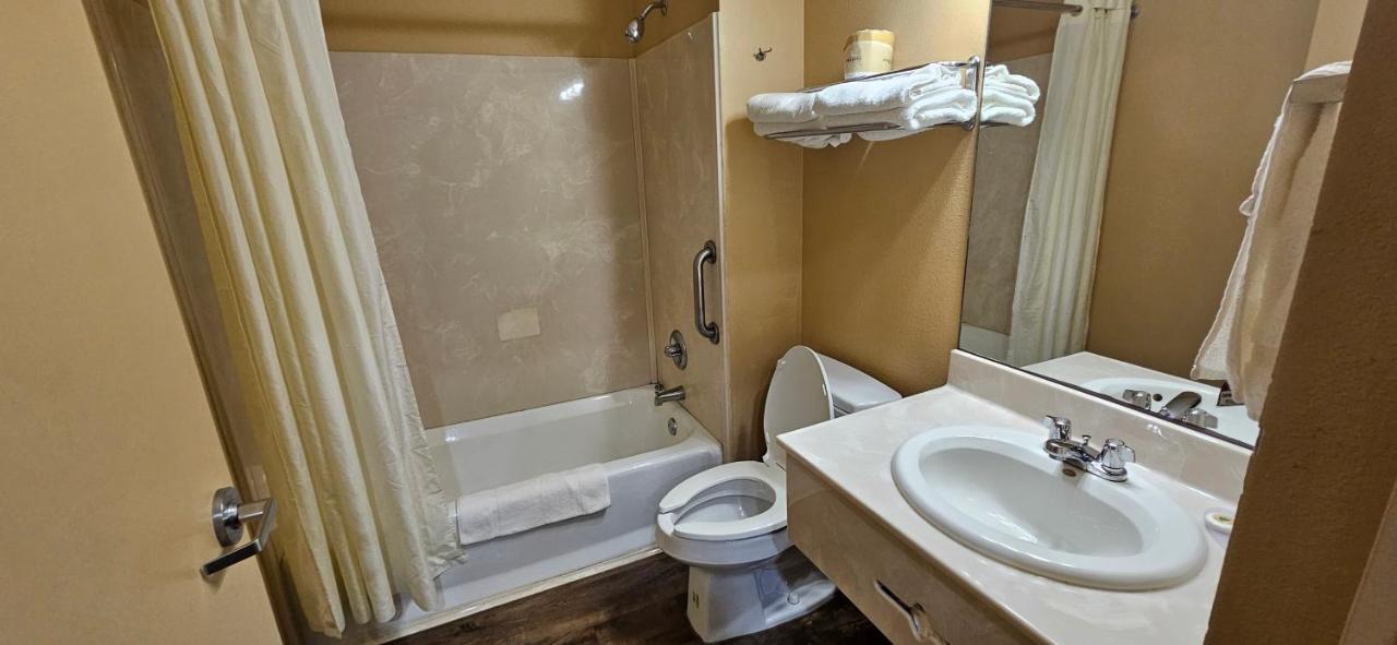Weston Inn & Suites Rusk Екстериор снимка