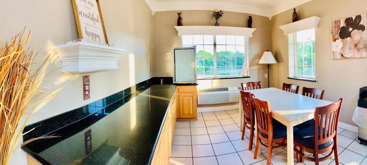 Weston Inn & Suites Rusk Екстериор снимка