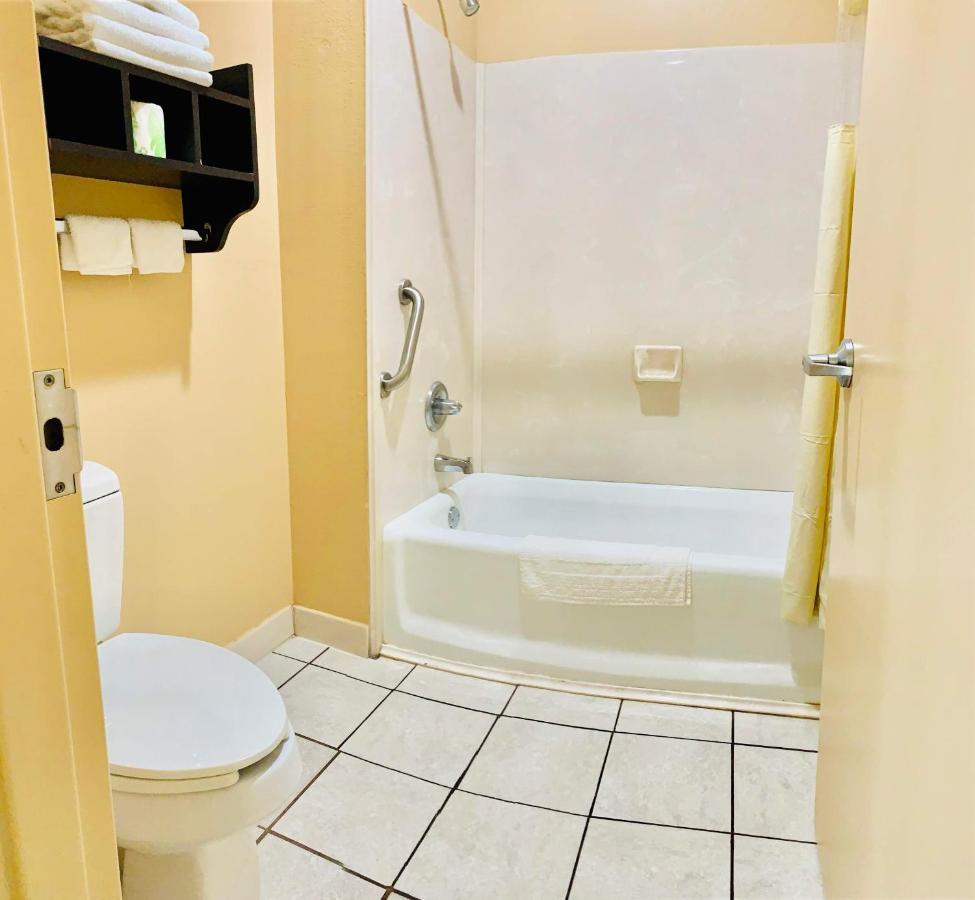Weston Inn & Suites Rusk Екстериор снимка